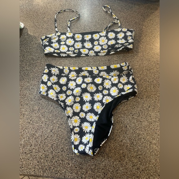 Floral Bikini Set with Daisies - Picture 1 of 4